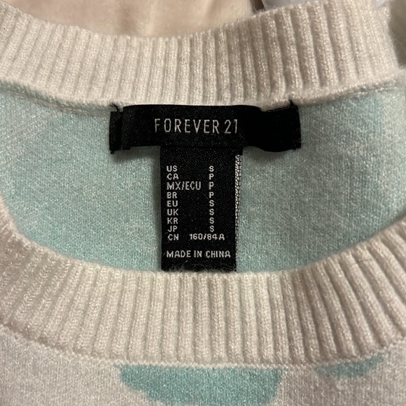 Forever 21 Flower Sweater tee - Picture 2 of 3